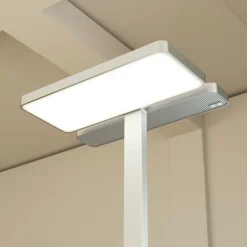 Arcchio Gulvlamper > LED-gulvlampe til kontor Aila, sølv, dagslyssensor