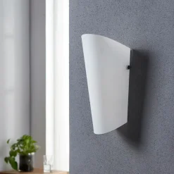 Gang|Pendellamper ^ Lindby Aurora - elegant væglampe med glasskærm