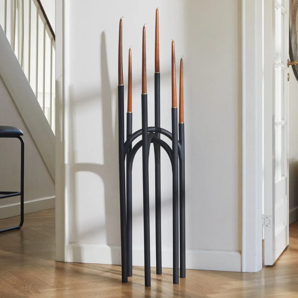 AYTM Møbel Og Interiør > Angui lysestage, sort, højde 92 cm, jern