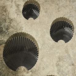Møbel Og Interiør ^ AYTM Concha-krog, sølv, vægdekoration, højde 11,5 cm