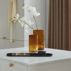 AYTM Møbel Og Interiør > Folium-vase, højde 20 cm, ravfarvet, glas