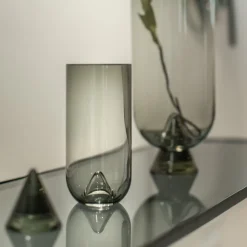 Møbel Og Interiør ^ AYTM Glacies-vase, røgfarvet grå, højde 29 cm, glas, mundblæst