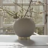 Møbel Og Interiør ^ AYTM Globe urtepotte, Ø 17 cm, gråbrun, aluminium, stål