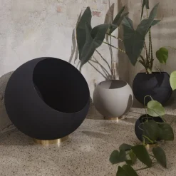 AYTM Møbel Og Interiør > Globe urtepotte, Ø 60 cm, sort, aluminium, stål