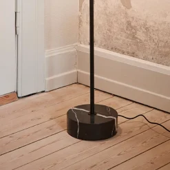 AYTM Gulvlamper|Gulvlamper > LED-gulvlampe Grasil, sort, marmor, højde 127 cm