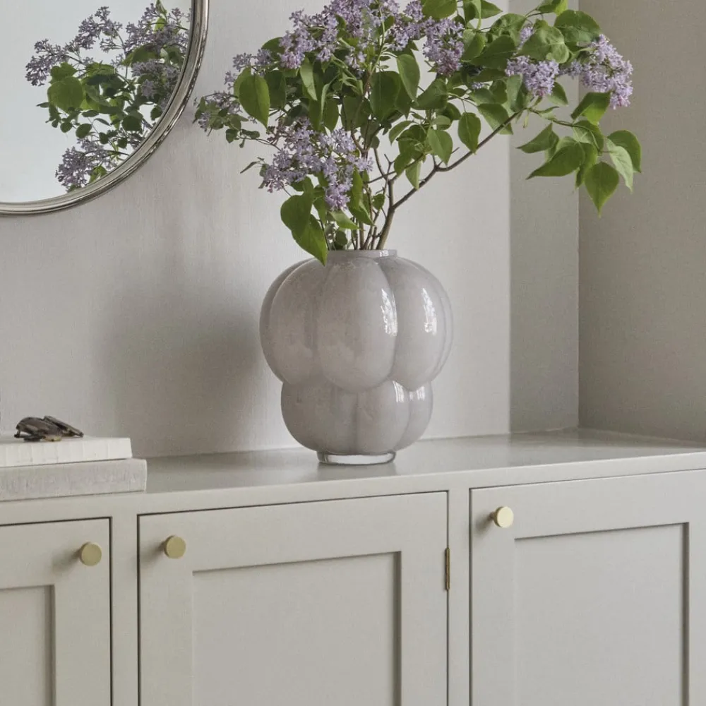 AYTM Møbel Og Interiør > Uva-vase, Ø 32 cm, duegrå, glas, mundblæst
