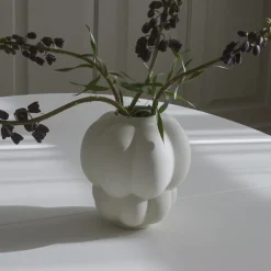AYTM Møbel Og Interiør > Uva-vase, keramik, hvid, Ø 20 cm, drueform