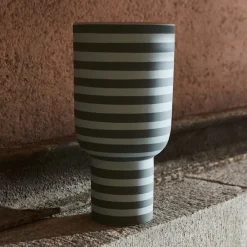 AYTM Møbel Og Interiør > Varia-vase, grøn, Ø 15 cm, højde 30 cm, keramik