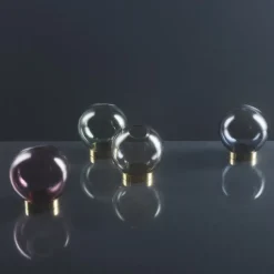 AYTM Møbel Og Interiør > Vase Globe, Ø 17 cm, rosa / guldfarvet, glas, stål