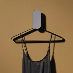 AYTM Møbel Og Interiør > Vægknage Ovali, spejl, sort, glas, træ, stål