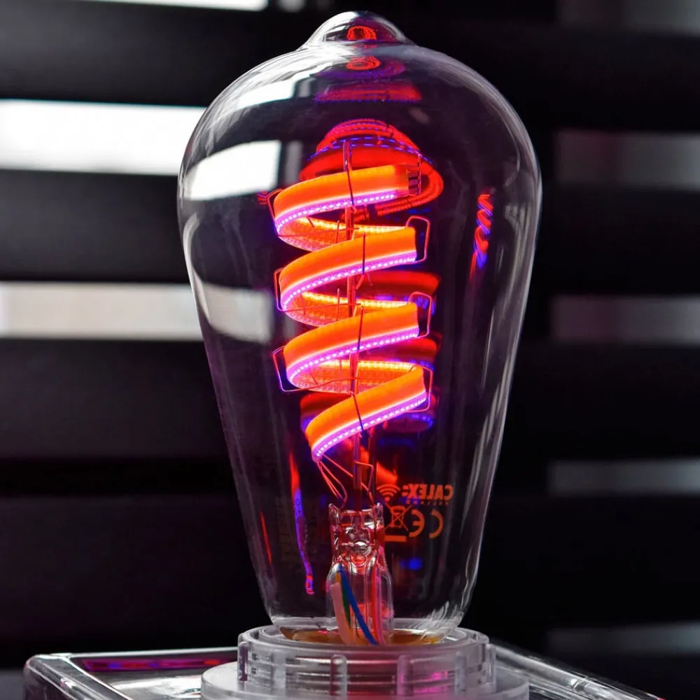 Dæmpbar Led-Pære|Filament Pære ^ Calex Smart Rustic E27 ST64 LED 4,9W Filament RGBW