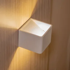 Näve Gang|Væglamper > Cube LED-væglampe, batteri, magnetisk, hvid