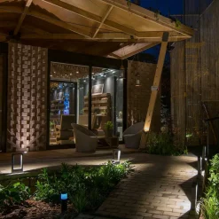 FARO BARCELONA Sokkellamper > Das - puristisk LED-sokkellampe af aluminium