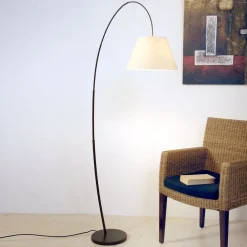 Holländer Gulvlamper > Delikat buet Bambus gulvlampe
