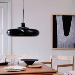 Dyberg Larsen Pendellamper > Planet hængelampe, sort, Ø 40 cm, metal