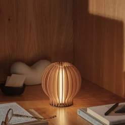 Eva Solo Terrassebelysning|Bordlamper > LED-bordlampe Radiant, lyst træ, Ø 14 cm, USB