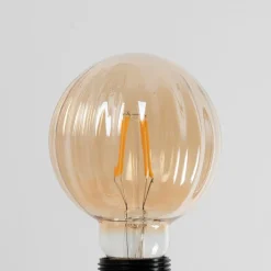 Dæmpbar Led-Pære|Filament Pære ^ Lucande E27 3,8W LED-pære G95, 2700K, 340lm, riller ravfarvet