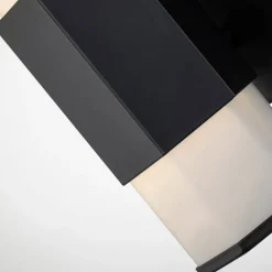 Quintiesse Væg- Og Spejllamper > Facet Single LED-væglampe til bad, 3.000 K, sort