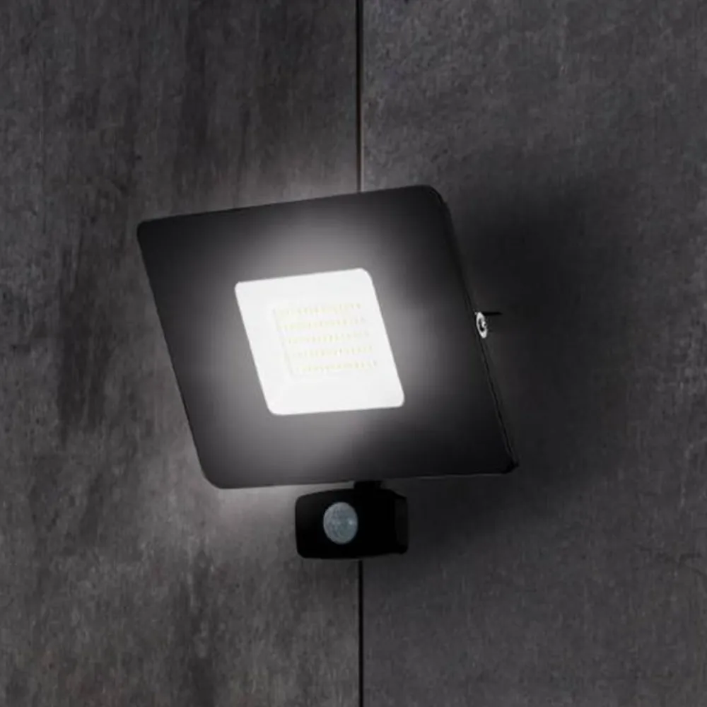 EGLO Væglampe Med Sensor|Udendørs Spot > Faedo 3 udendørs LED-spot med sensor, hvid, 30 W