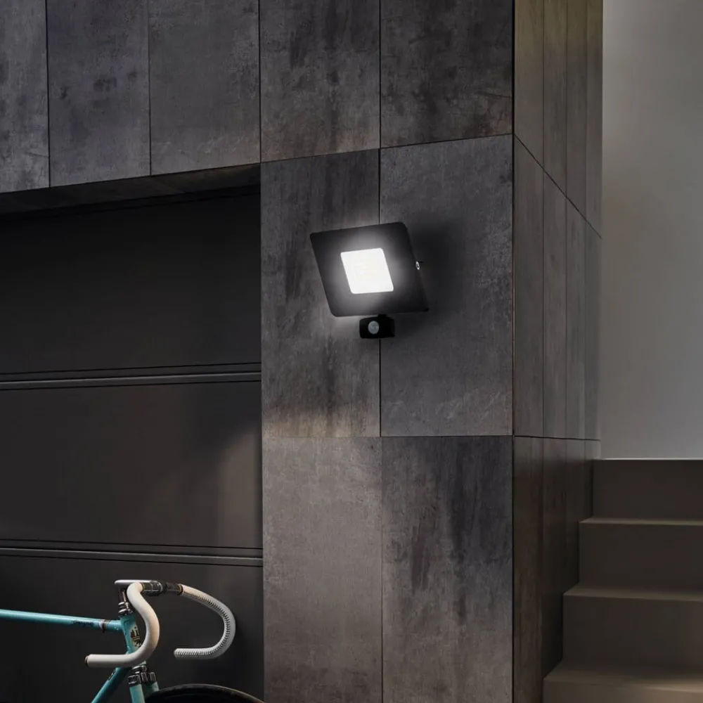 EGLO Væglampe Med Sensor|Udendørs Spot > Faedo 3 udendørs LED-spot med sensor, hvid, 30 W