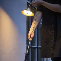 FRANDSEN Udendørs Spot > lampe med jordspyd Grasp, messingfarvet, højde 82 cm