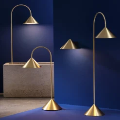FRANDSEN Udendørs Spot > lampe med jordspyd Grasp, messingfarvet, højde 82 cm