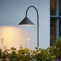 Udendørs Spot ^ FRANDSEN lampe med jordspyd Grasp, sort, højde 82 cm