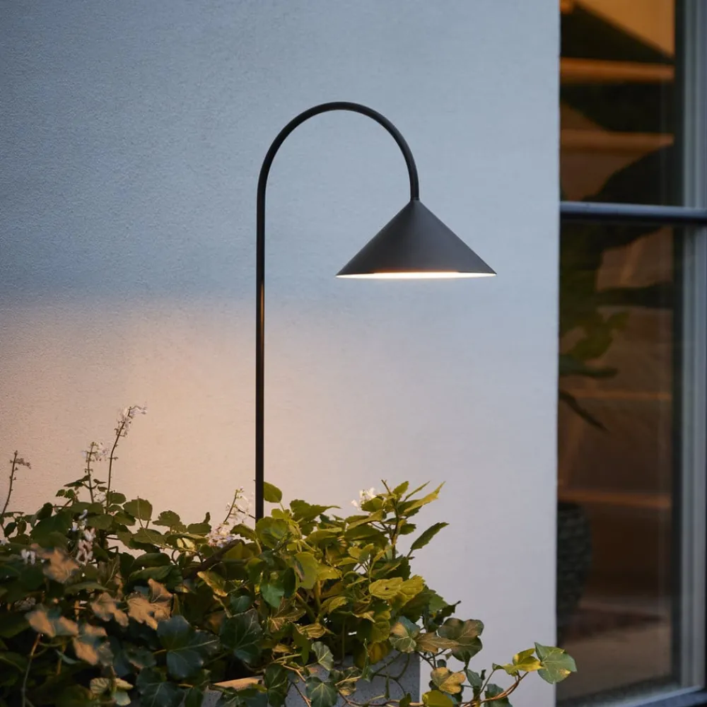 Udendørs Spot ^ FRANDSEN lampe med jordspyd Grasp, sort, højde 82 cm
