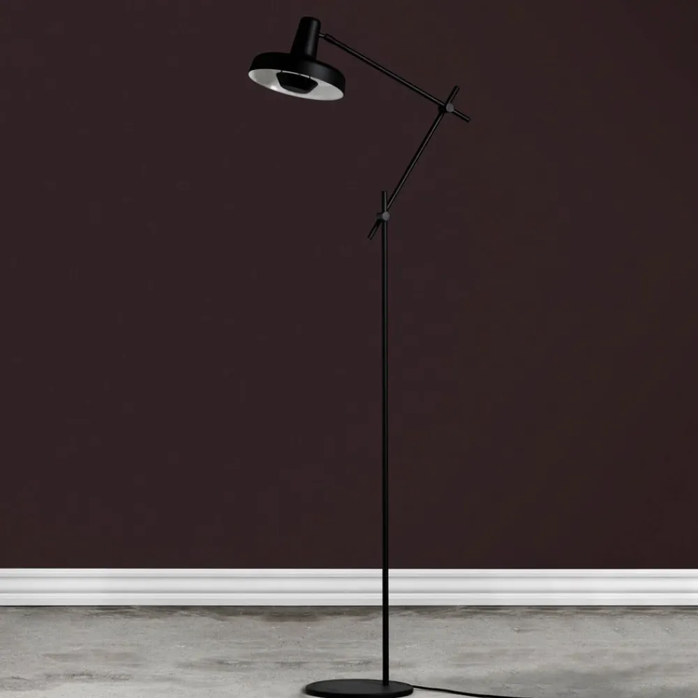 GRUPA Gulvlamper|Gulvlamper > Arigato gulvlampe, tredelt arm, sort