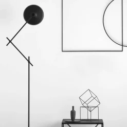 GRUPA Gulvlamper|Gulvlamper > Arigato gulvlampe, tredelt arm, sort