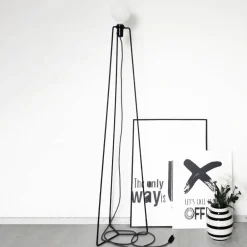 Gulvlamper|Gulvlamper ^ GRUPA Model M3 LED-gulvlampe sort kabel sort