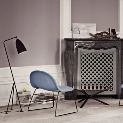 GUBI Gulvlamper > Gräshoppa trefods gulvlampe, sort