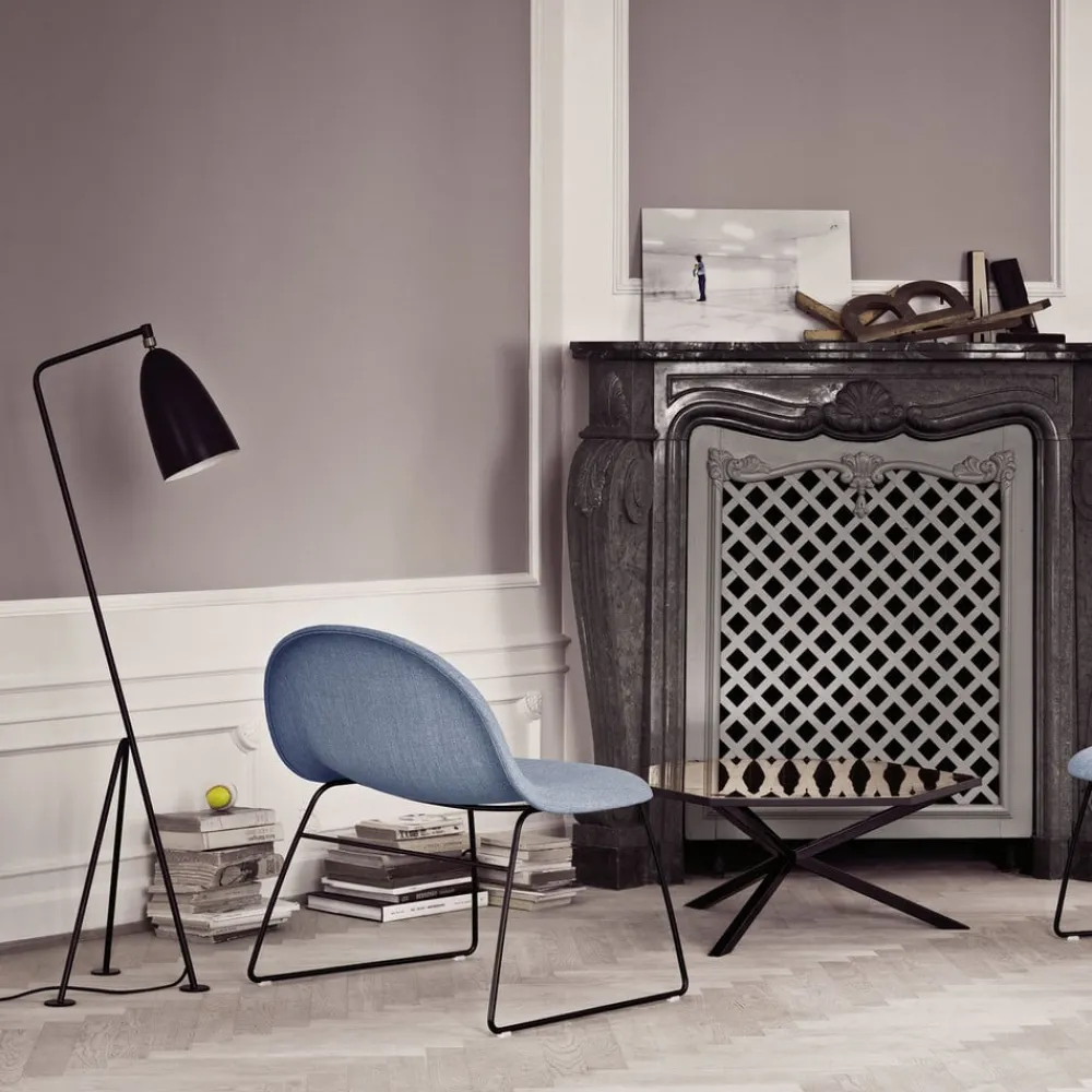 GUBI Gulvlamper > Gräshoppa trefods gulvlampe, sort