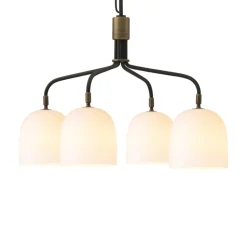 GUBI Lysekroner > Lysekrone Howard 4-lys Ø 66 cm gunmetal/hvid
