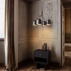 Lysekroner ^ GUBI Lysekrone Howard 4-lys Ø 66 cm gunmetal