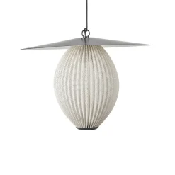 GUBI Udendørs Pendellamper > Satellite udendørs pendel, 57x36 cm, sort/cremehvid