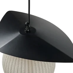 GUBI Udendørs Pendellamper > Satellite udendørs pendel, 57x36 cm, sort/cremehvid