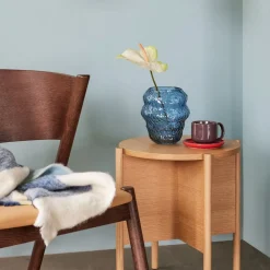 Møbel Og Interiør ^ Hübsch Aurora-vase, glas, blå, højde 18 cm