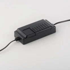 Gulvlamper|Gulvlamper ^ JUST LIGHT. GmbH JUST LIGHT. Emanda LED-gulvlampe, jern, sort-messing
