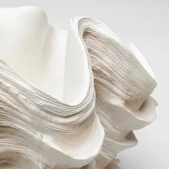 Møbel Og Interiør ^ KARE Concha dekorativ vase, højde 29 cm, støbt sten, beige