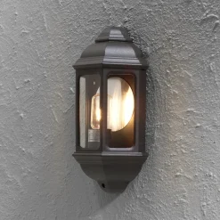 Væglamper ^ Konstsmide Klassisk udendørs væglampe Cagliari I, i sort