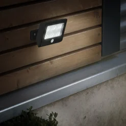 Briloner Væglampe Med Sensor|Udendørs Spot > Kollig udendørs LED-spot med sensor, IP54, sort
