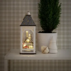 Konstsmide Christmas Julepynt > LED-dekorationslygte med hus og julemand