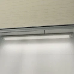 Underskabsbelysning ^ G & L Handels GmbH LED-møbellampe til påbyg. 957, længde 77 cm