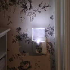 STAR TRADING Væglamper > LED-natlys 357-11 til stikkontakt