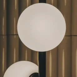 Gulvlamper ^ LEDS-C4 LED-gulvlampe Perlina, højde 170 cm, sort, stål