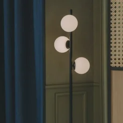 Gulvlamper ^ LEDS-C4 LED-gulvlampe Perlina, højde 170 cm, sort, stål