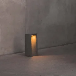 FARO BARCELONA Sokkellamper > LED-sokkellampe Grot, 3000K, grå, beton, IP55, højde 40 cm