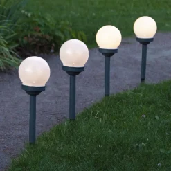 Solcellelamper|Sokkellamper ^ STAR TRADING LED-sokkellampe solcelle Globus i sæt af 4