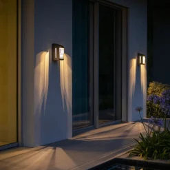 Les Jardins Solcelle Lampe Med Sensor|Væglampe Med Sensor > LED-solcellelampe Corner med sensor, grå